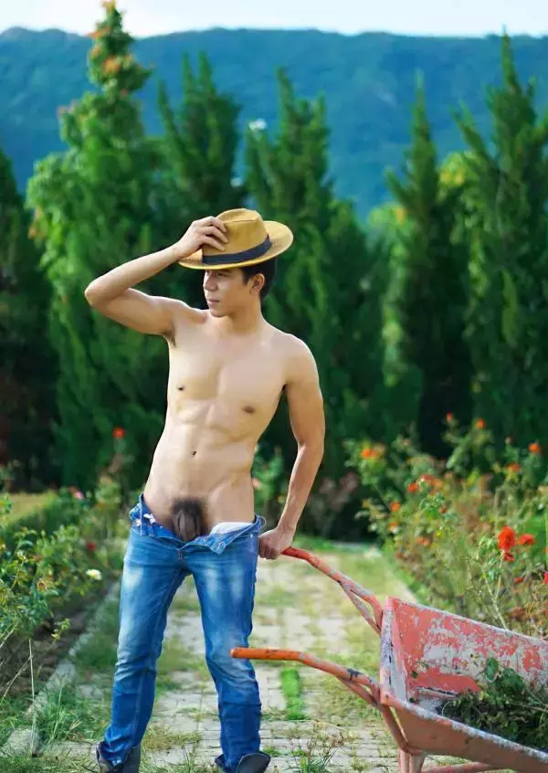 Menluscious Issue 02 - Fame Krittapat
