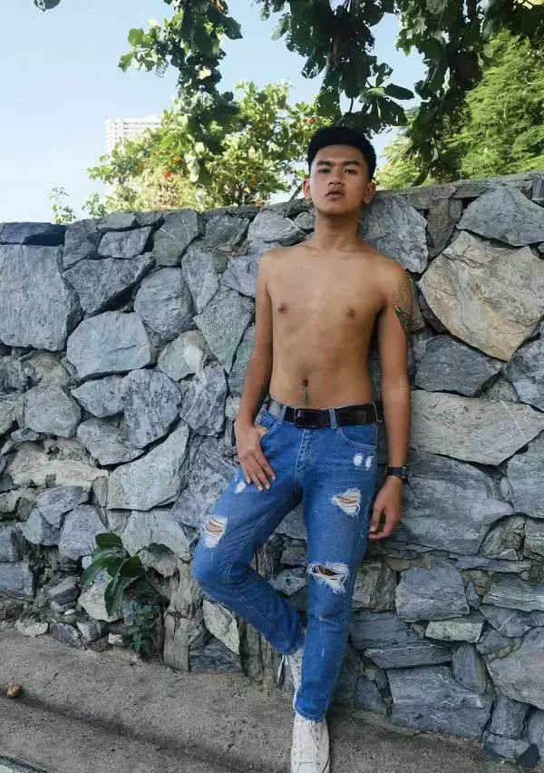 DUDEK ISSUE 01 - A DAY FOR A PATTAYA BOY