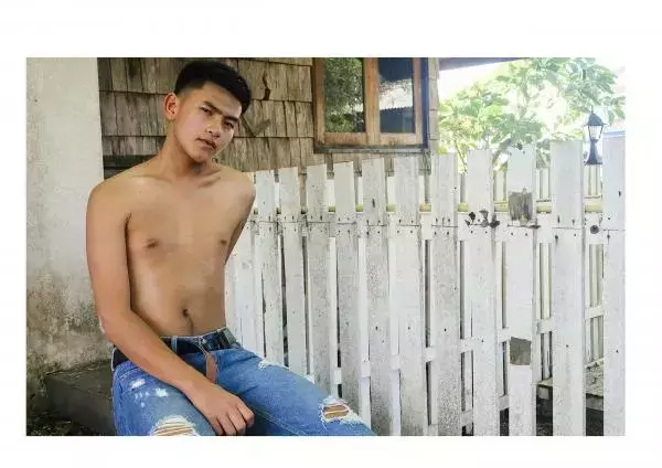 DUDEK ISSUE 01 - A DAY FOR A PATTAYA BOY