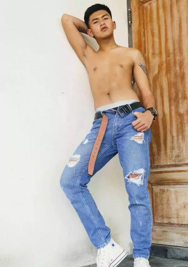 DUDEK ISSUE 01 - A DAY FOR A PATTAYA BOY