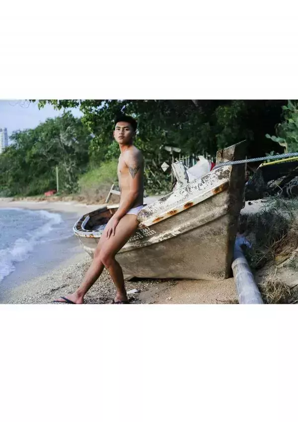 DUDEK ISSUE 01 - A DAY FOR A PATTAYA BOY