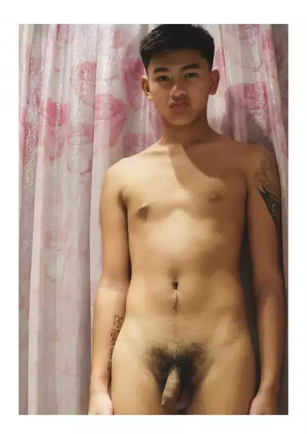 DUDEK ISSUE 01 - A DAY FOR A PATTAYA BOY