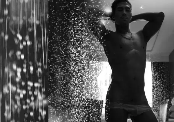 HOMME 04