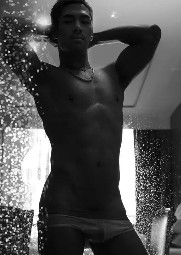 HOMME 04