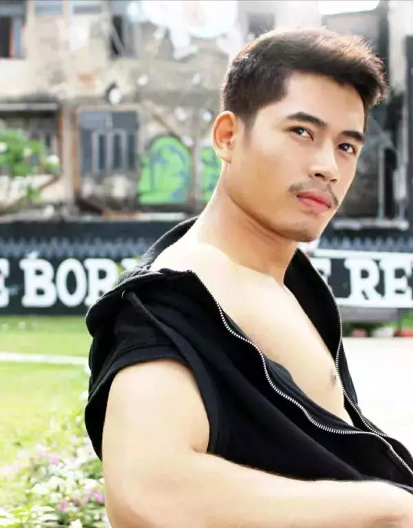 MAN OMG 2 – Ron Apichat
