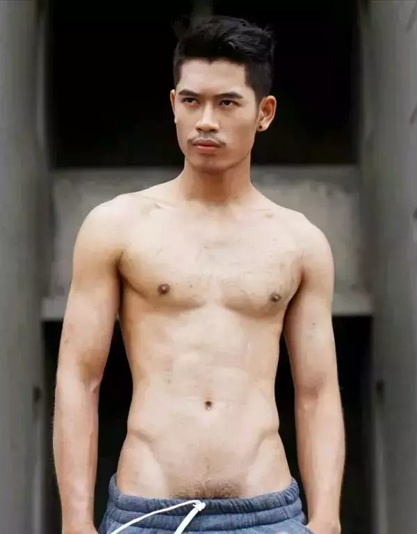 MAN OMG 2 – Ron Apichat