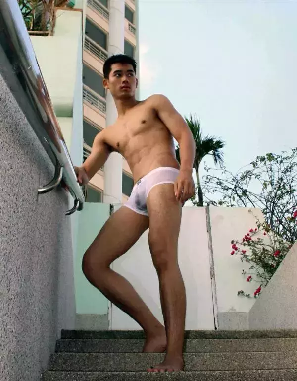 MAN OMG 2 – Ron Apichat