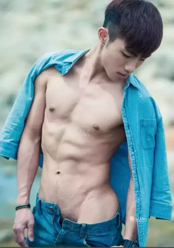 Whoseman 8 花漾文青男孩 許禾