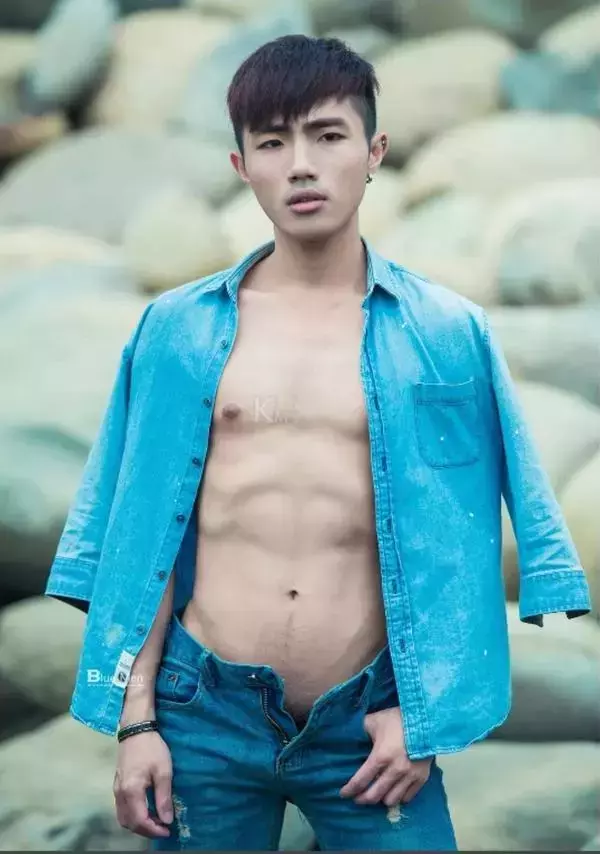 Whoseman 8 花漾文青男孩 許禾