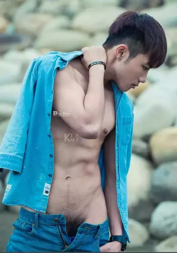 Whoseman 8 花漾文青男孩 許禾