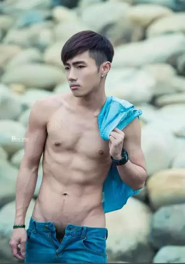 Whoseman 8 花漾文青男孩 許禾