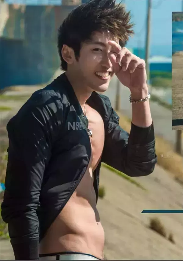 Whoseman 4 明星教練/男丁格爾-芬達 全裸非全見寫真書