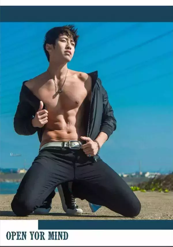 Whoseman 4 明星教練/男丁格爾-芬達 全裸非全見寫真書