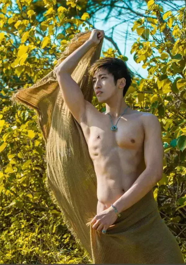 Whoseman 4 明星教練/男丁格爾-芬達 全裸非全見寫真書