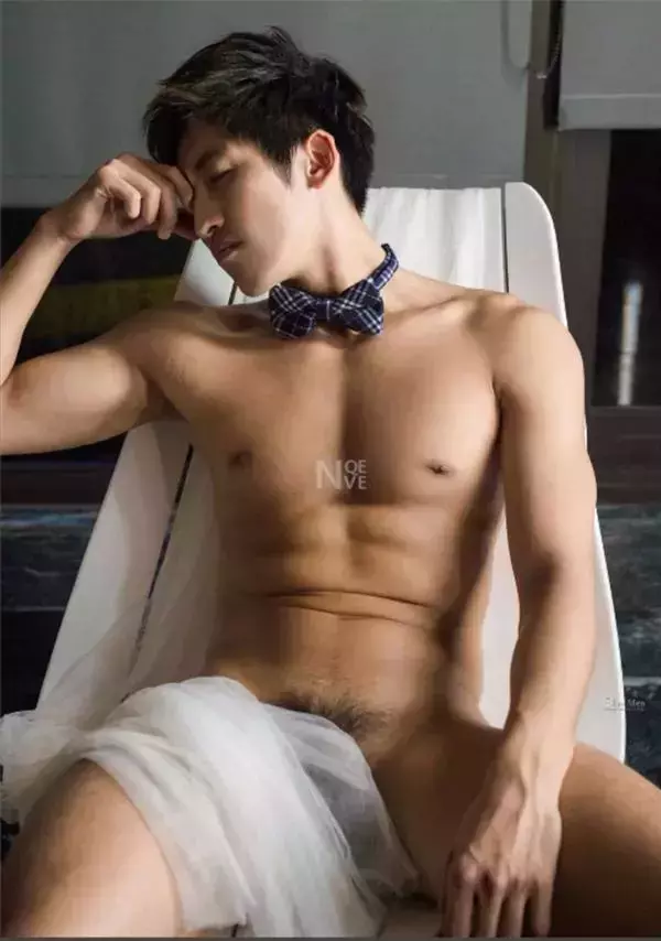 Whoseman 4 明星教練/男丁格爾-芬達 全裸非全見寫真書