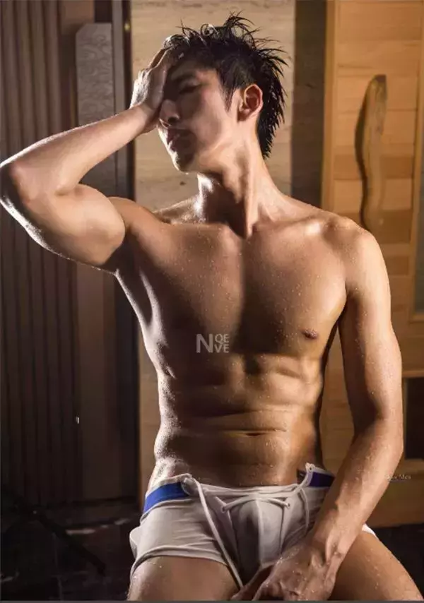 Whoseman 4 明星教練/男丁格爾-芬達 全裸非全見寫真書
