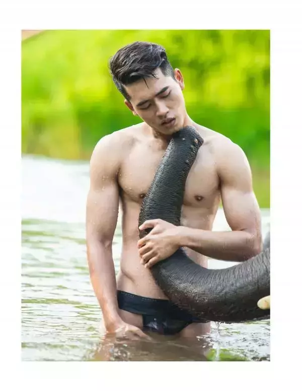 Menluscious Issue 01 | Ron Charron