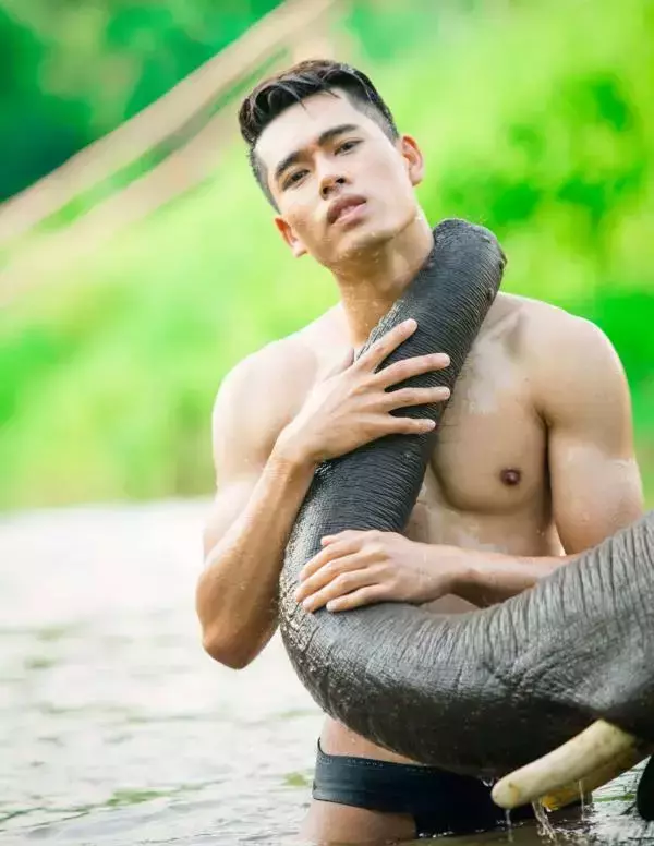 Menluscious Issue 01 | Ron Charron