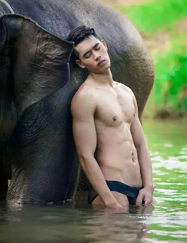 Menluscious Issue 01 | Ron Charron