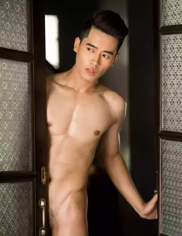 Menluscious Issue 01 | Ron Charron