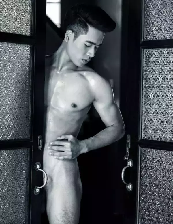 Menluscious Issue 01 | Ron Charron