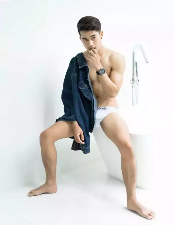 Menluscious Issue 01 | Ron Charron