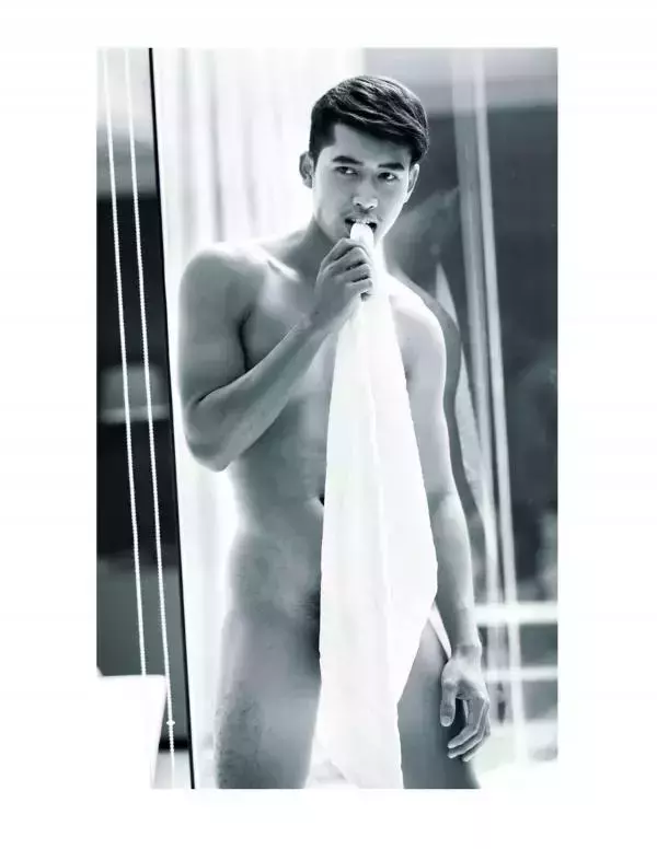 Menluscious Issue 01 | Ron Charron