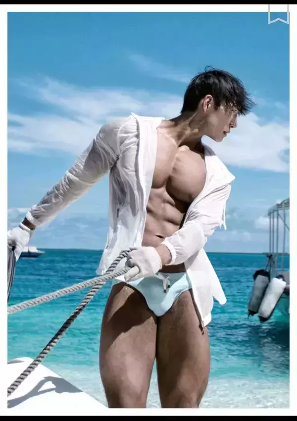 謝梓秋男性ヌード写真集「Naked Osean」裸海之旅