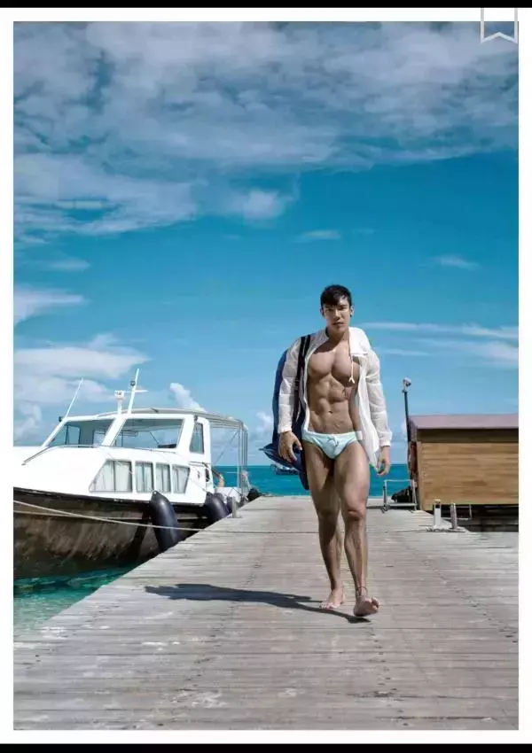 謝梓秋男性ヌード写真集「Naked Osean」裸海之旅