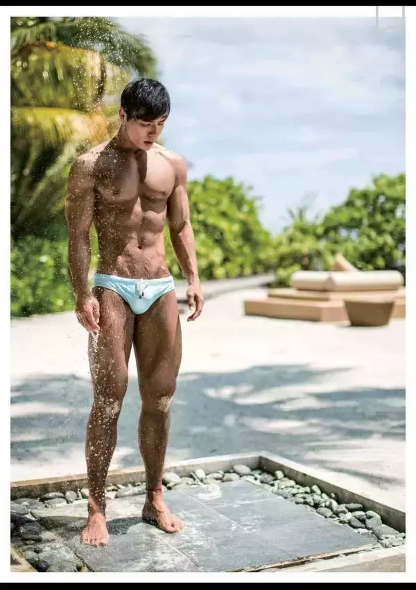 謝梓秋男性ヌード写真集「Naked Osean」裸海之旅