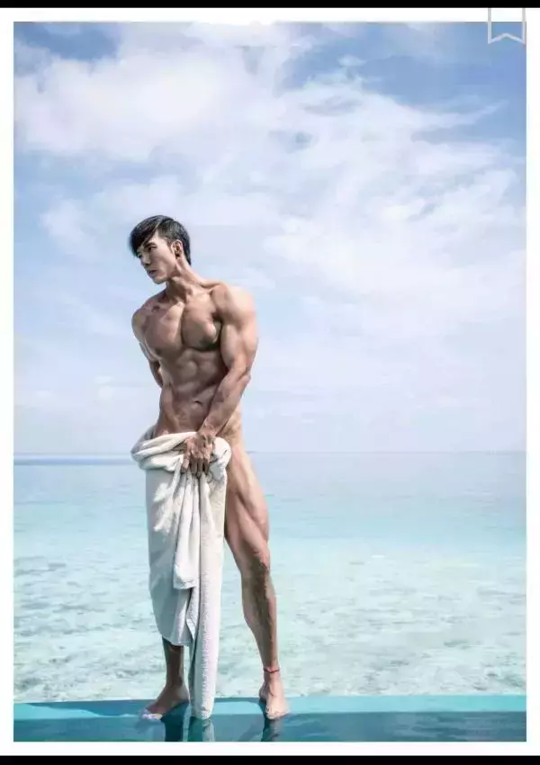 謝梓秋男性ヌード写真集「Naked Osean」裸海之旅