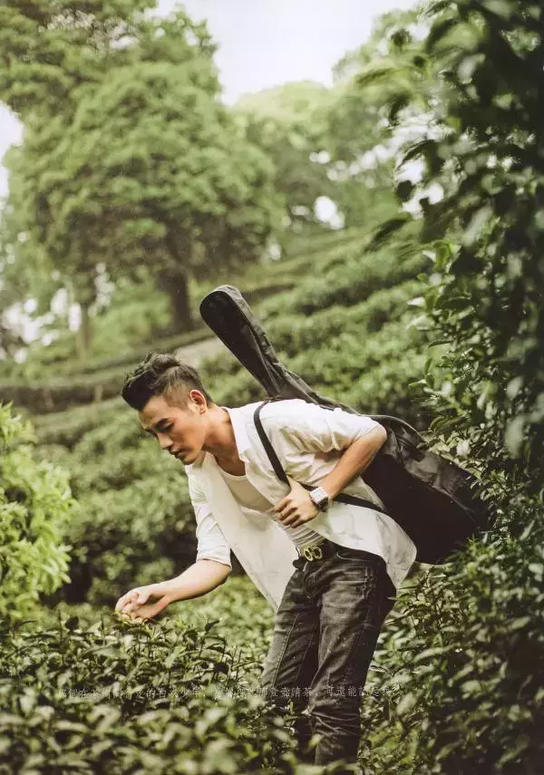 謝梓秋男性ヌード写真集「LOVE Entanglement」 茶顏