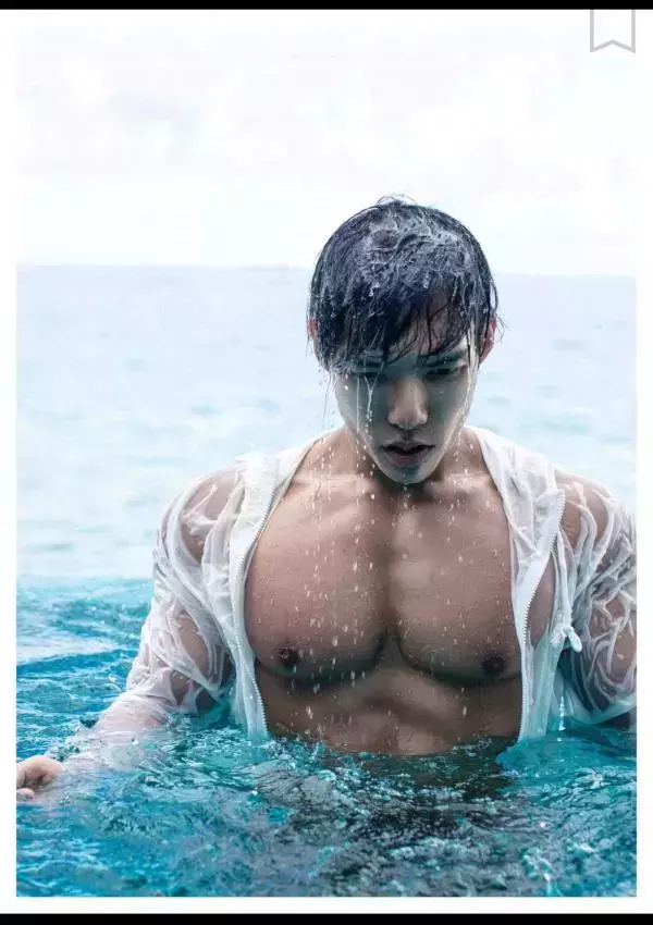 謝梓秋男性ヌード写真集「Naked Osean」裸海之旅