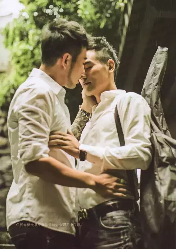 謝梓秋男性ヌード写真集「LOVE Entanglement」 茶顏