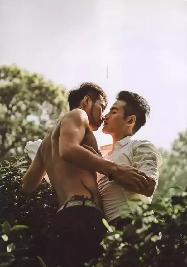 謝梓秋男性ヌード写真集「LOVE Entanglement」 茶顏