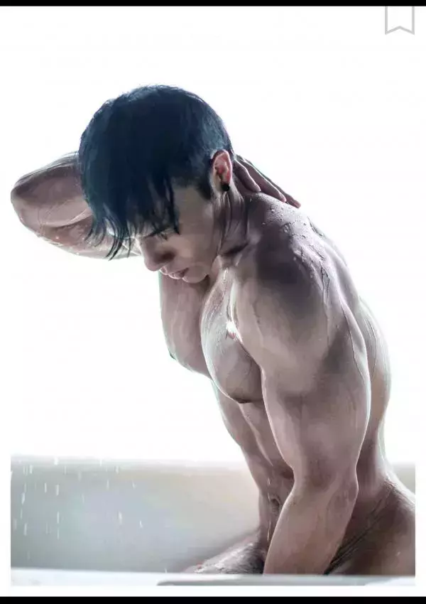 謝梓秋男性ヌード写真集「Naked Osean」裸海之旅