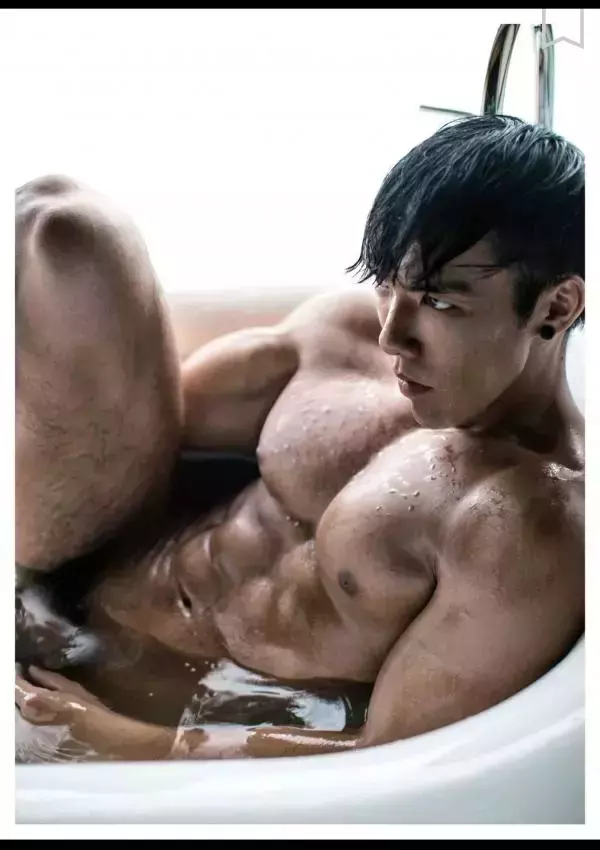 謝梓秋男性ヌード写真集「Naked Osean」裸海之旅