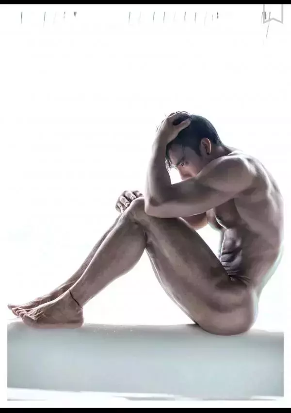 謝梓秋男性ヌード写真集「Naked Osean」裸海之旅