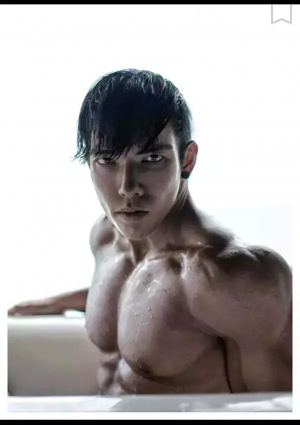 謝梓秋男性ヌード写真集「Naked Osean」裸海之旅