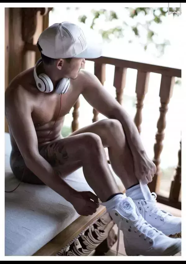 謝梓秋男性ヌード写真集「Naked Osean」裸海之旅