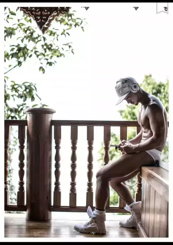 謝梓秋男性ヌード写真集「Naked Osean」裸海之旅