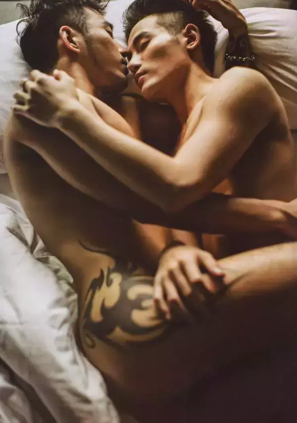 謝梓秋男性ヌード写真集「LOVE Entanglement」 茶顏