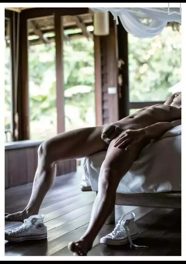 謝梓秋男性ヌード写真集「Naked Osean」裸海之旅