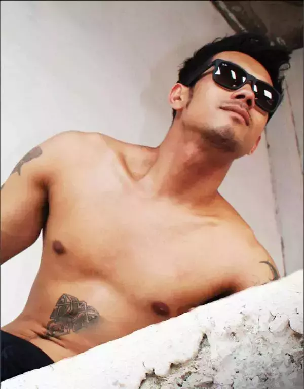 MAN OMG 3 - Guy On Hot Street