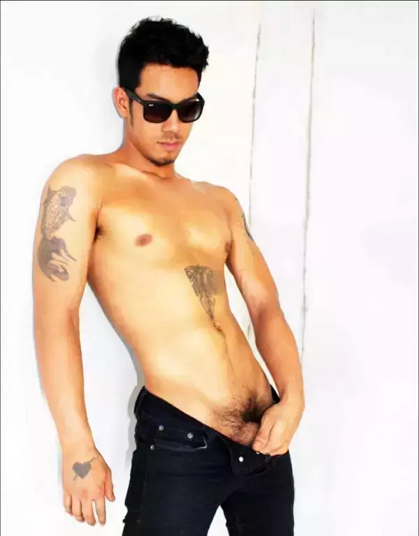 MAN OMG 3 - Guy On Hot Street