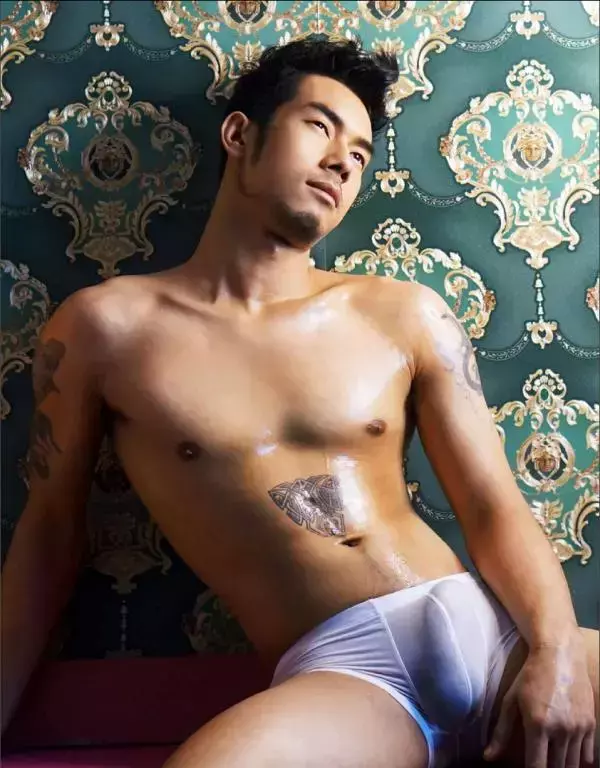 MAN OMG 3 - Guy On Hot Street