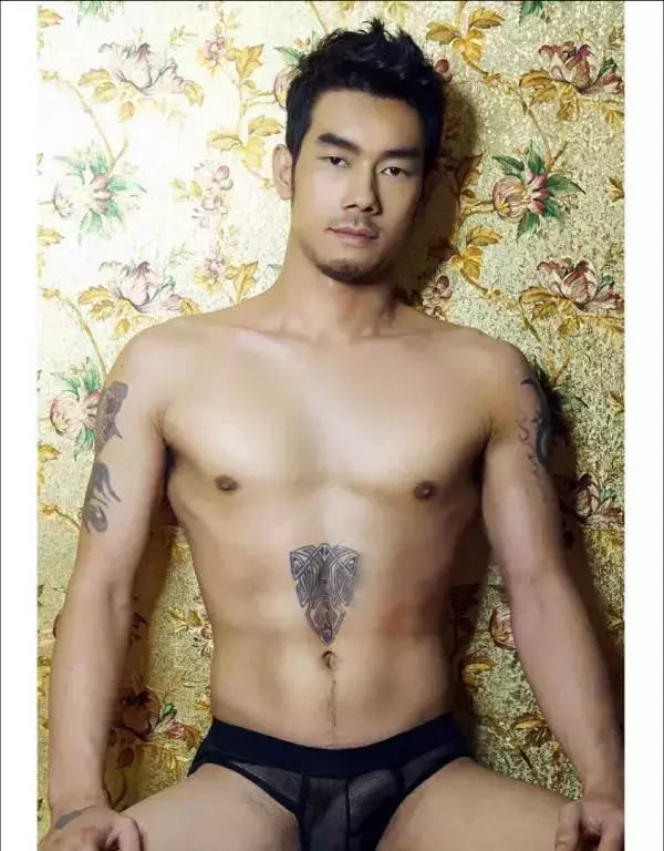MAN OMG 3 - Guy On Hot Street