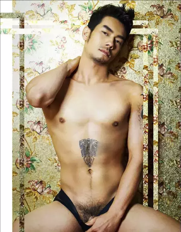 MAN OMG 3 - Guy On Hot Street