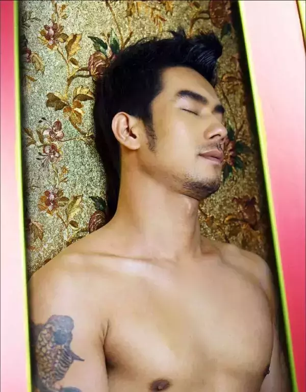 MAN OMG 3 - Guy On Hot Street