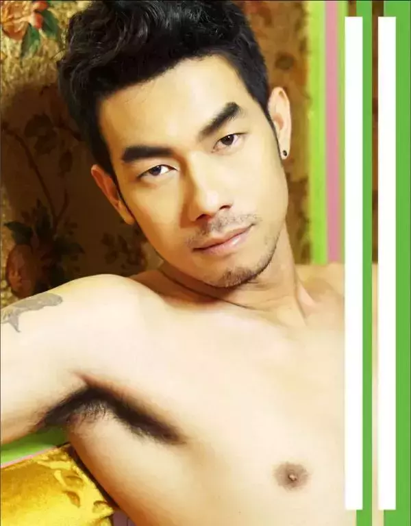 MAN OMG 3 - Guy On Hot Street